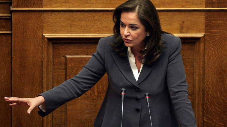 Η Ντόρα Μπακογιάννη απάντησε στον Λεβέντη για τα περί «γκαντεμιάς»