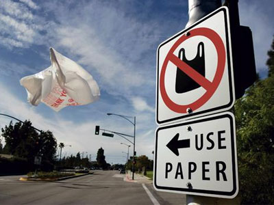 Παράνομες οι πλαστικές σακούλες στην Καλιφόρνια