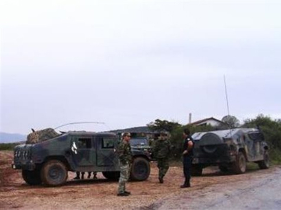 Με στρατιωτικές τιμές και αγήματα οι κηδείες των τριών στρατιωτών