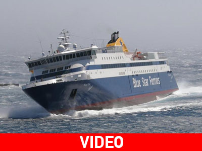 Το Blue Star Paros… χάνεται μέσα στα κύματα!