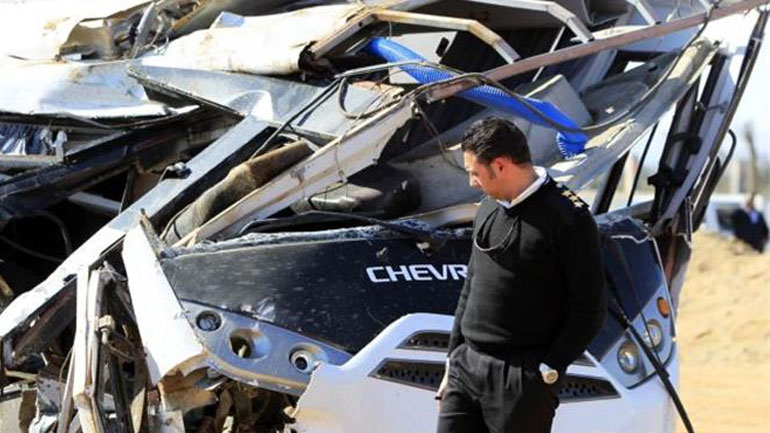 Πολύνεκρη σύγκρουση τρένου με σχολικό λεωφορείο στην Αίγυπτο