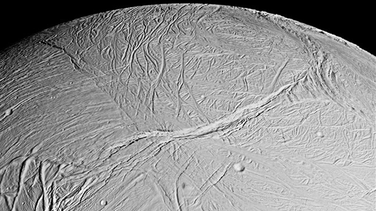 Ένας τεράστιος ωκεανός κρύβεται στο υπέδαφος του δορυφόρου του Κρόνου