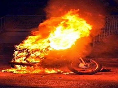 Φωτιά σε μοτοσικλέτα στο Ίλιον