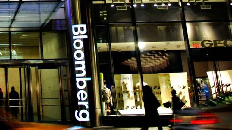 Αναλυτής στο Bloomberg: Κίνδυνος εκροής καταθέσεων και capital controls από το δημοψήφισμα