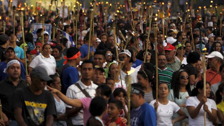 Χιλιάδες διαδήλωσαν στην Ονδούρα για την παραίτηση του προέδρου Ερνάντες