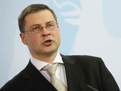 Ντομπρόβσκις: Το καλύτερο σενάριο για την Ελλάδα είναι η επέκταση του προγράμματος