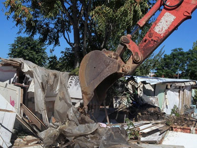 Αναστολή κατεδαφίσεων ζητούν τρεις βουλευτές