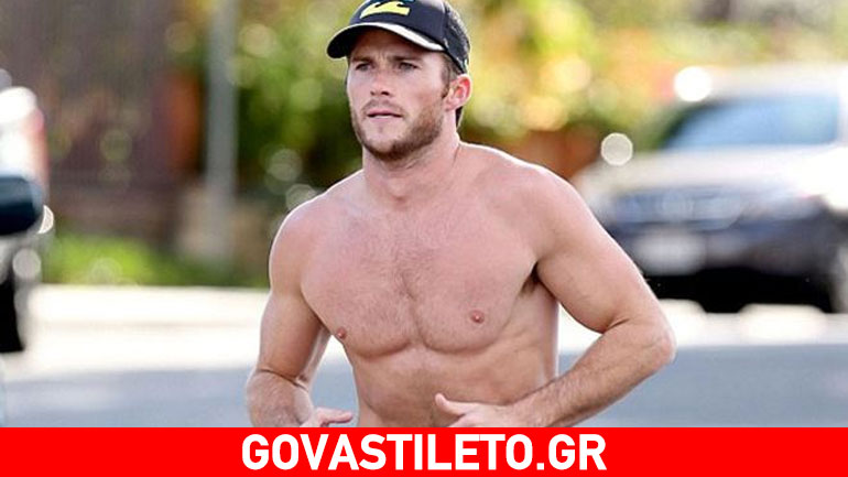 Ο κούκλος γιος του Clint Eastwood βγήκε ημίγυμνος στους δρόμους!