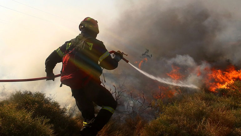 Λυκόβρυση: Πυρκαγιά κοντά στην Ε.Ο. Αθηνών Λαμίας