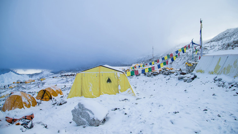 Νεπάλ: Τα πτώματα 100 πεζοπόρων βρέθηκαν καταπλακωμένα από χιονοστιβάδα