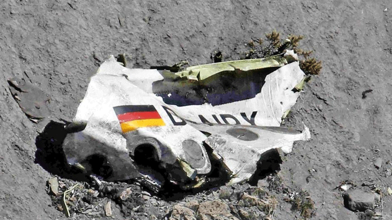 Γαλλία: «Δεν έχουν ακόμη αξιοποιηθεί» τα κινητά από τον τόπο της συντριβής