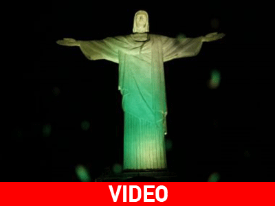 Βραζιλία: Στα χρώματα του Μουντιάλ το άγαλμα του Χριστού