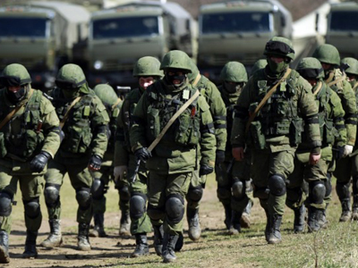 Η Ρωσία συγκεντρώνει στρατό στα σύνορα με την Ουκρανία