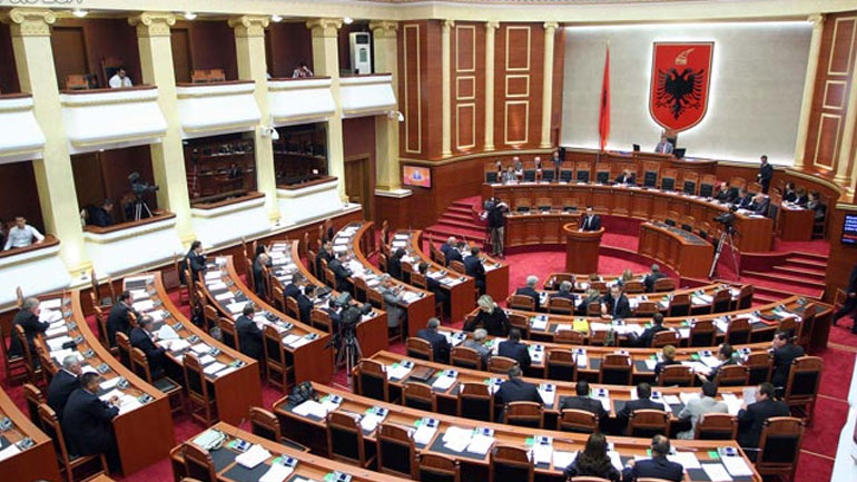 Πλήρη διαφάνεια για τα γεγονότα στο Κουμάνοβο ζητεί η Αλβανία