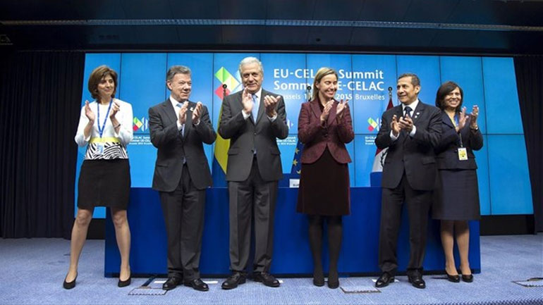 E.E. και Λατινική Αμερική ζήτησαν άρση του αμερικανικού εμπάργκο στην Κούβα