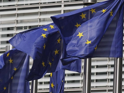 Κομισιόν: Ένα βήμα πιο κοντά στην επιβολή κυρώσεων προς Ιταλία-Γαλλία