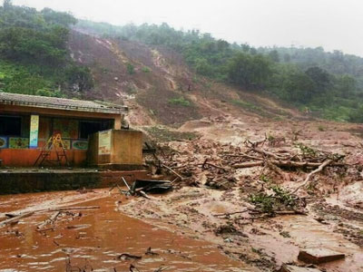 Ινδία: Κατολίσθηση με 150 νεκρούς