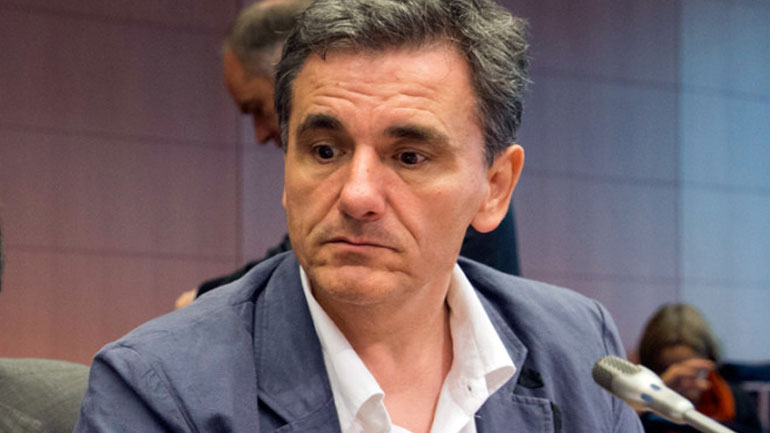 Να επιστρέψει τα χρήματα που απέσυρε από τις τράπεζες καλεί τον λαό ο Τσακαλώτος