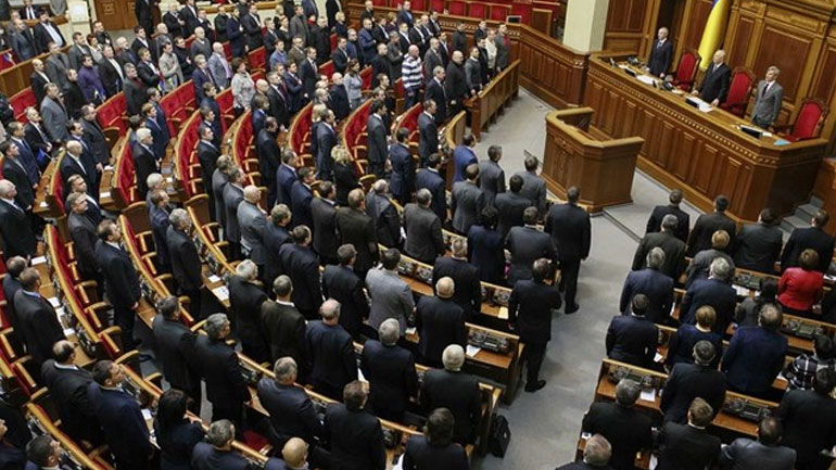 Η ουκρανική βουλή απαγόρευσε κάθε «κομμουνιστική και ναζιστική προπαγάνδα»