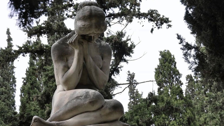 Χωρίς άμεση καταβολή τελών οι ταφές στα νεκροταφεία του Δήμου Αθηναίων