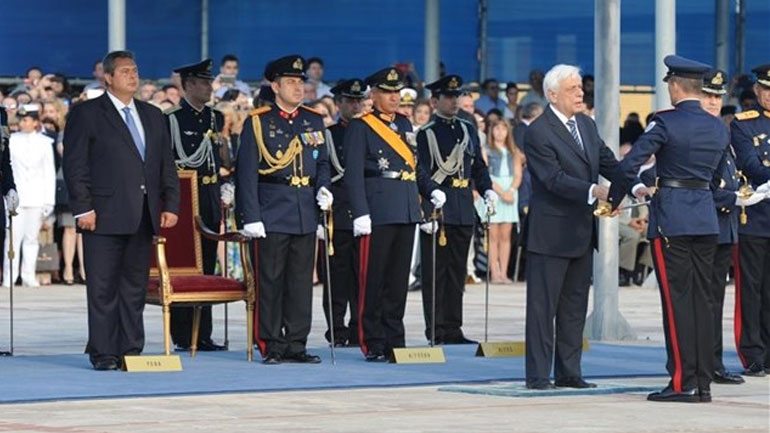 Τα ξίφη σε νέους ανθυπολοχαγούς επέδωσε ο Πρ. Παυλόπουλος