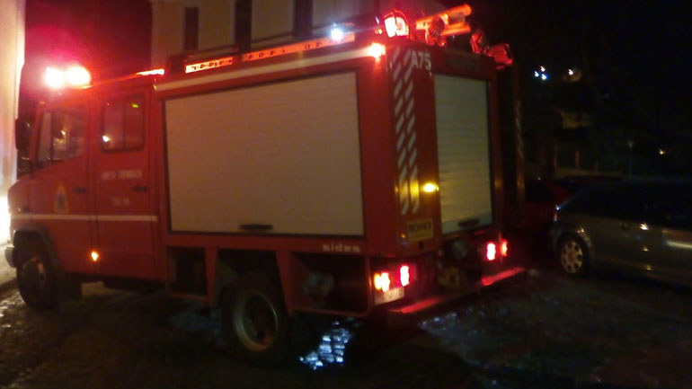 Σύγκρουση αυτοκινήτου με νταλίκα στην Ε. Ο. Αθηνών-Λαμίας – νεκρός ο οδηγός