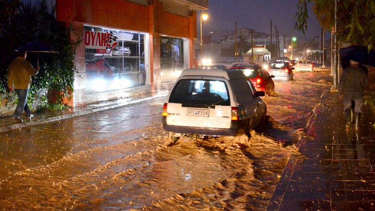 Πλημμύρες και υπερχειλίσεις ρεμάτων στη Δυτική Αττική