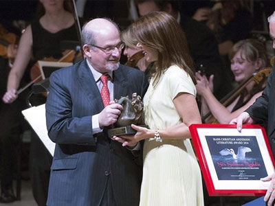 Δανία: Στον Σαλμάν Ρούσντι το βραβείο «Χανς Κρίστιαν Άντερσεν»