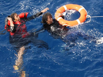 Χίος: Παράνομοι μετανάστες έπεσαν στη θάλασσα για να γλιτώσουν από το Λιμενικό