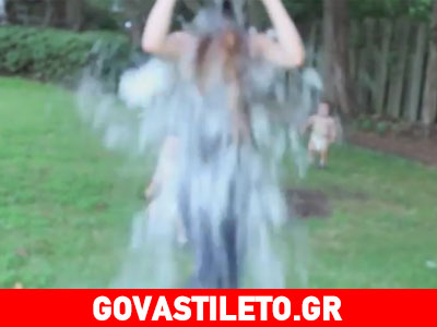 ΒΙΝΤΕΟ: Ελληνίδα τραγουδίστρια ρίχνει στο κεφάλι της κουβά με πάγο όπως ο Μίκι Ρουρκ και η Όπρα!