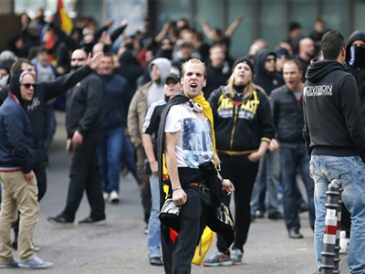 Κολωνία: Διαδηλώσεις χούλιγκαν και ακροδεξιών εναντίον σαλαφιστών