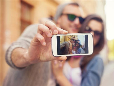 Ρωσία: Οι «σέλφι» βοηθούν να μεταδίδονται οι… ψείρες, προειδοποιούν οι αρχές