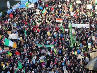 Ιρλανδία: Συγκέντρωση με 10.000 διαδηλωτές κατά των αυξημένων τελών για το νερό