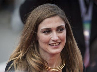 Γαλλία: Φωτογραφίες της Ζουλί Γκαγιέ σε κρατικό αυτοκίνητο δημιουργούν «αναταράξεις»