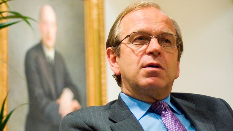 Ο διοικητής της Τράπεζας της Φινλανδίας προσφέρει τον μισθό ενός μήνα για τους πρόσφυγες