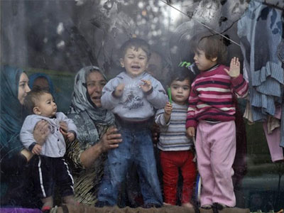 OHE: Η ΕΕ πρέπει να βρει στέγη σε 100.000 Σύρους