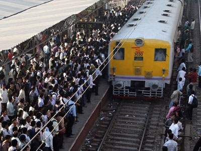 Ινδία: Τουλάχιστον 20 νεκροί από σύγκρουση τρένου με τρίκυκλο