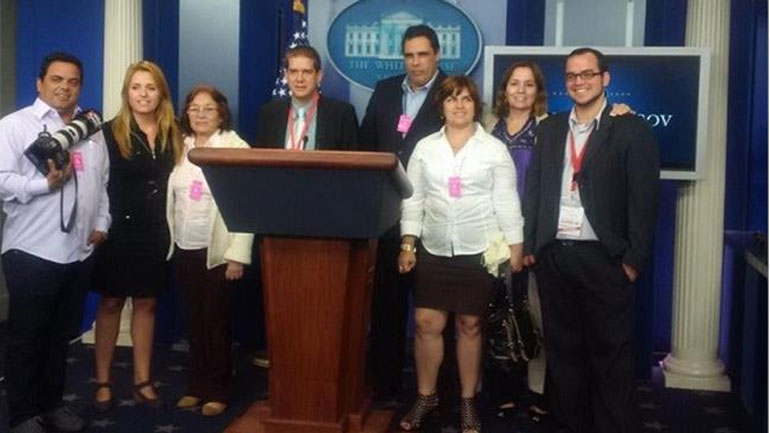 Καλωσόρισαν τους πρώτους κουβανούς δημοσιογράφους στον Λευκό Οίκο