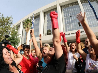 Καθαρίστριες ΥΠΟΙΚ: «Δεν ζητήσαμε ποτέ από τη Δούρου να μας προσλάβει»