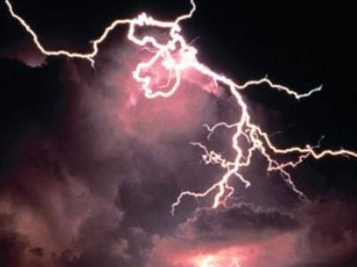 Κεραυνός χτυπάει… κρεβατοκάμαρα ζευγαριού!