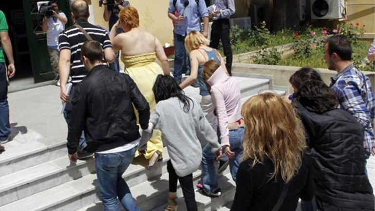 Καταργήθηκε η επαναφορά της διάταξης για τη δημοσιοποίηση στοιχείων οροθετικών γυναικών