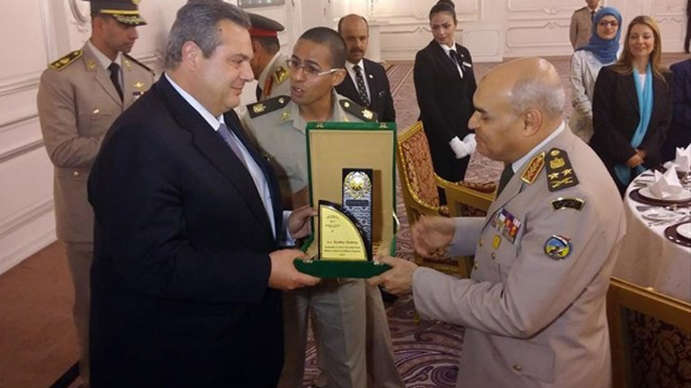 Το μνημείο Ελλήνων Πεσόντων στο Ελ Αλαμέιν επισκέφθηκε ο Π. Καμμένος