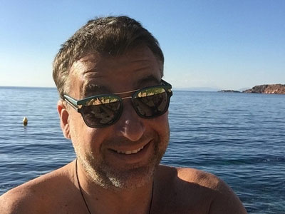 Γιώργος Λιάγκας: Οι Σαββατιάτικες βουτιές του στην Βουλιαγμένη