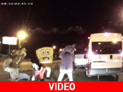 Ο Μίκυ και ο Μπομπ Σφουγγαράκης… ξυλοφορτώνουν οδηγό!