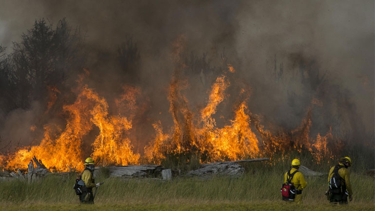 Σε πύρινο κλοιό οι δυτικές πολιτείες των ΗΠΑ