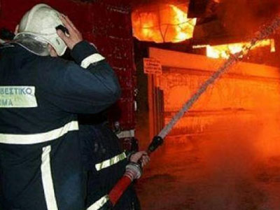 Χανιά: Στις φλόγες μονοκατοικία στον Κουμπέ