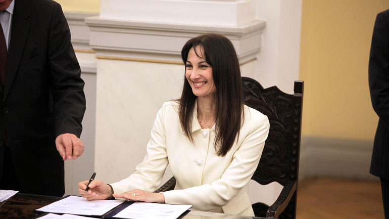 Κουντουρά για ΦΠΑ: «Καμία αλλαγή μέχρι Οκτώβριο στον τουρισμό»