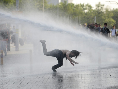 Καταγγέλει την αστυνομική βία στην Τουρκία η Διεθνής Αμνηστία