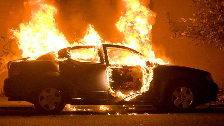 Πυρκαγιά σε αυτοκίνητο στη Γλυφάδα