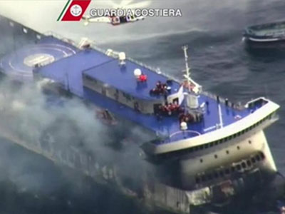 Στο Λέτσε C-130 για να παραλάβει Έλληνες ναυαγούς